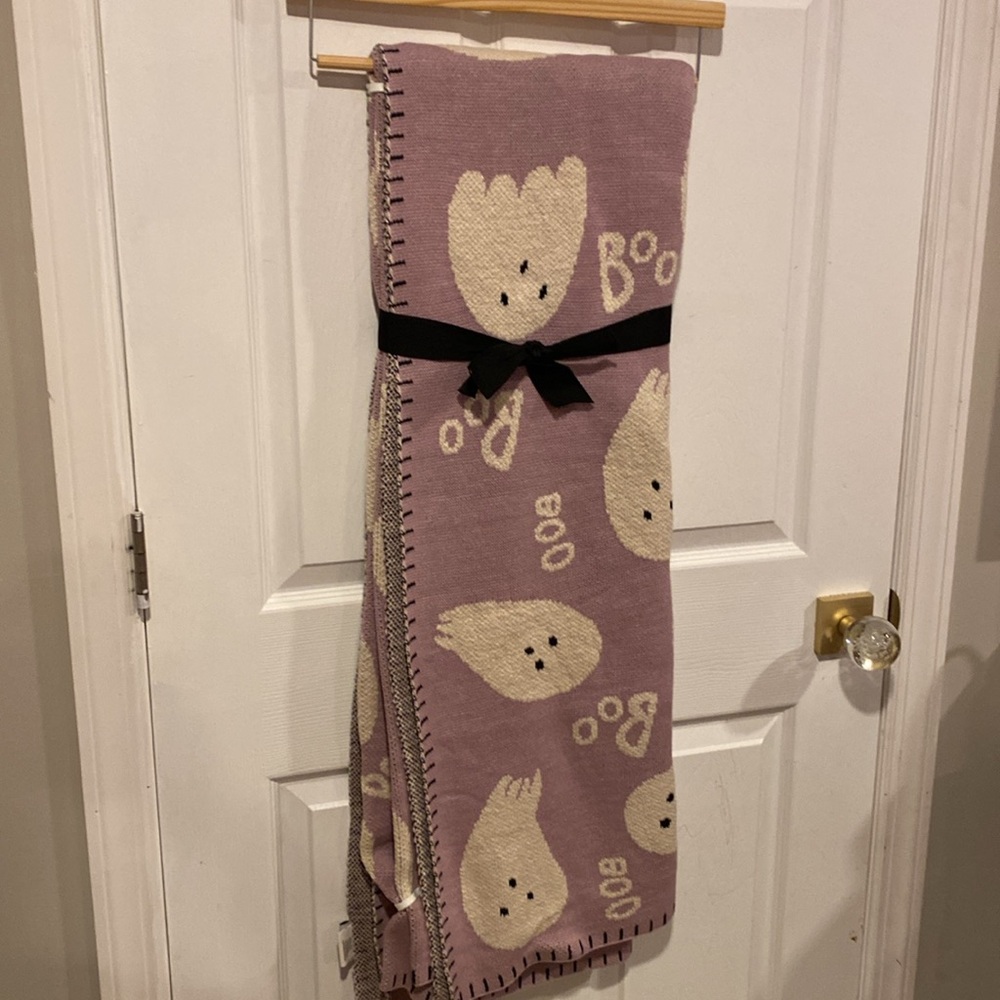 BNWT GOBLIN & GHOUL Purple Ghost Blanket